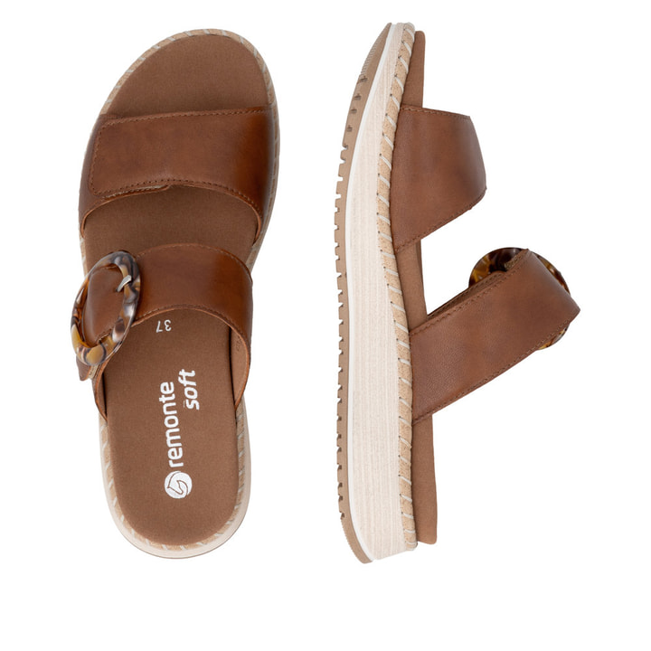 Braune remonte Damen Pantoletten D3J51-24 mit trendiger Schnalle. Schuh von oben, liegend.