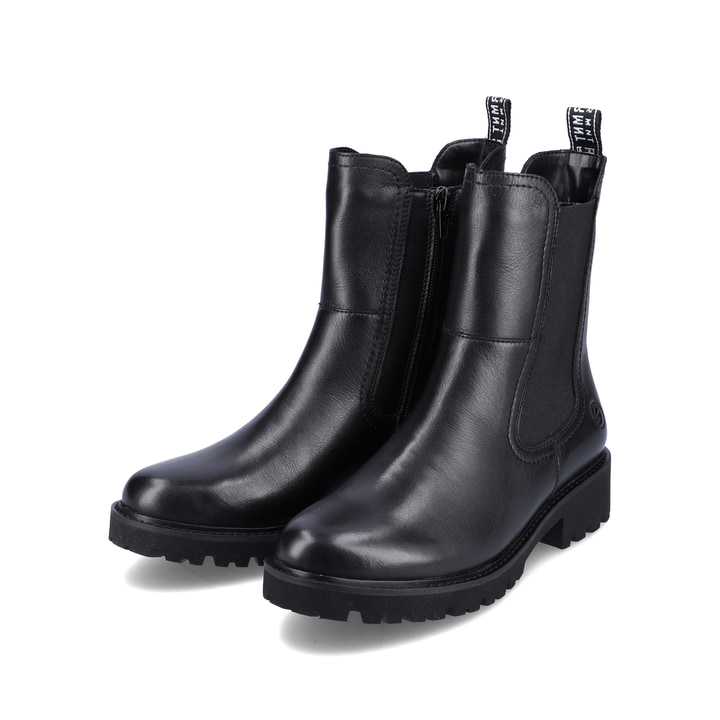 Schwarze remonte Chelsea Boots D8694-00 mit Reißverschluss sowie Komfortweite G. Schuhpaar seitlich schräg.