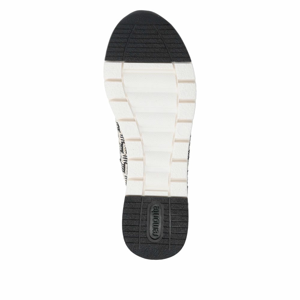 Baskets basses remonte noires vegan pour femme R6717-03 avec lacets. Semelle extérieure de la chaussure.