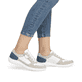 Weiße remonte Damen Schnürschuhe D1E06-81 mit einem Reißverschluss. Schuh am Fuß.