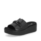 Mitternachtsschwarze remonte Damen Pantoletten D1N51-00 mit stylischer Kette. Schuh seitlich schräg.
