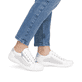 Weiße remonte Damen Schnürschuhe D1E08-80 mit einem Reißverschluss. Schuh am Fuß.