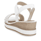 Weiße remonte Keilsandaletten D6465-80 mit einem Klettverschluss. Schuh von hinten.