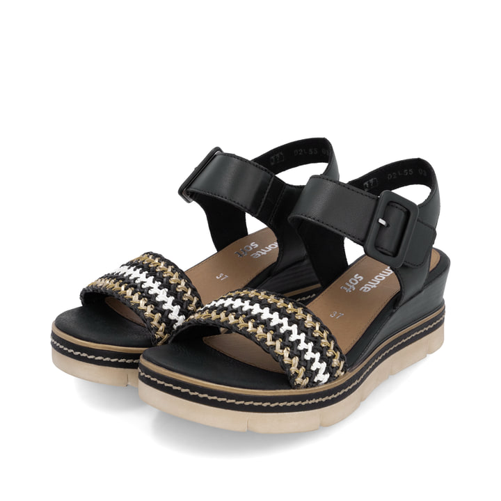 Schwarze remonte Keilsandaletten D2L55-03 mit einem Klettverschluss. Schuhpaar seitlich schräg.