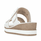 Weiße remonte Damen Pantoletten D6463-80 mit trendiger Schnalle. Schuh von hinten.