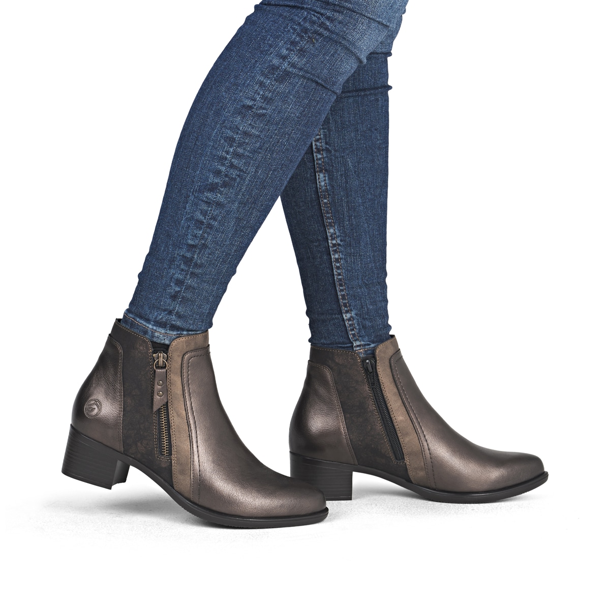 Bottines remonte métalliques pour femme R5172-90 avec fermeture éclair. Chaussure au pied.