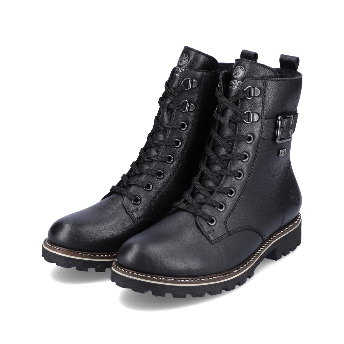 Schwarze remonte Damen Biker Boots D8475-01 mit einer dämpfenden Profilsohle. Schuhpaar schräg.