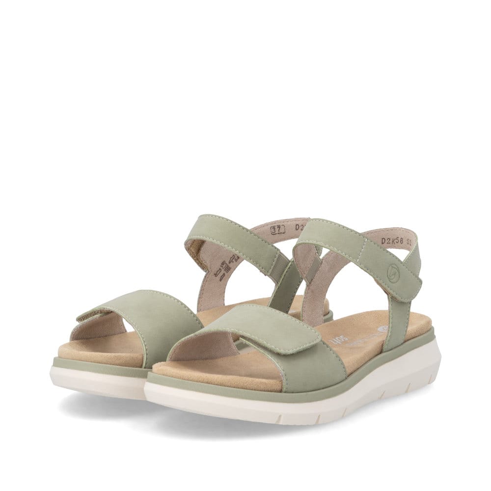 Grüne remonte Riemchensandalen D2K58-52 mit einem Klettverschluss. Schuhpaar seitlich schräg.