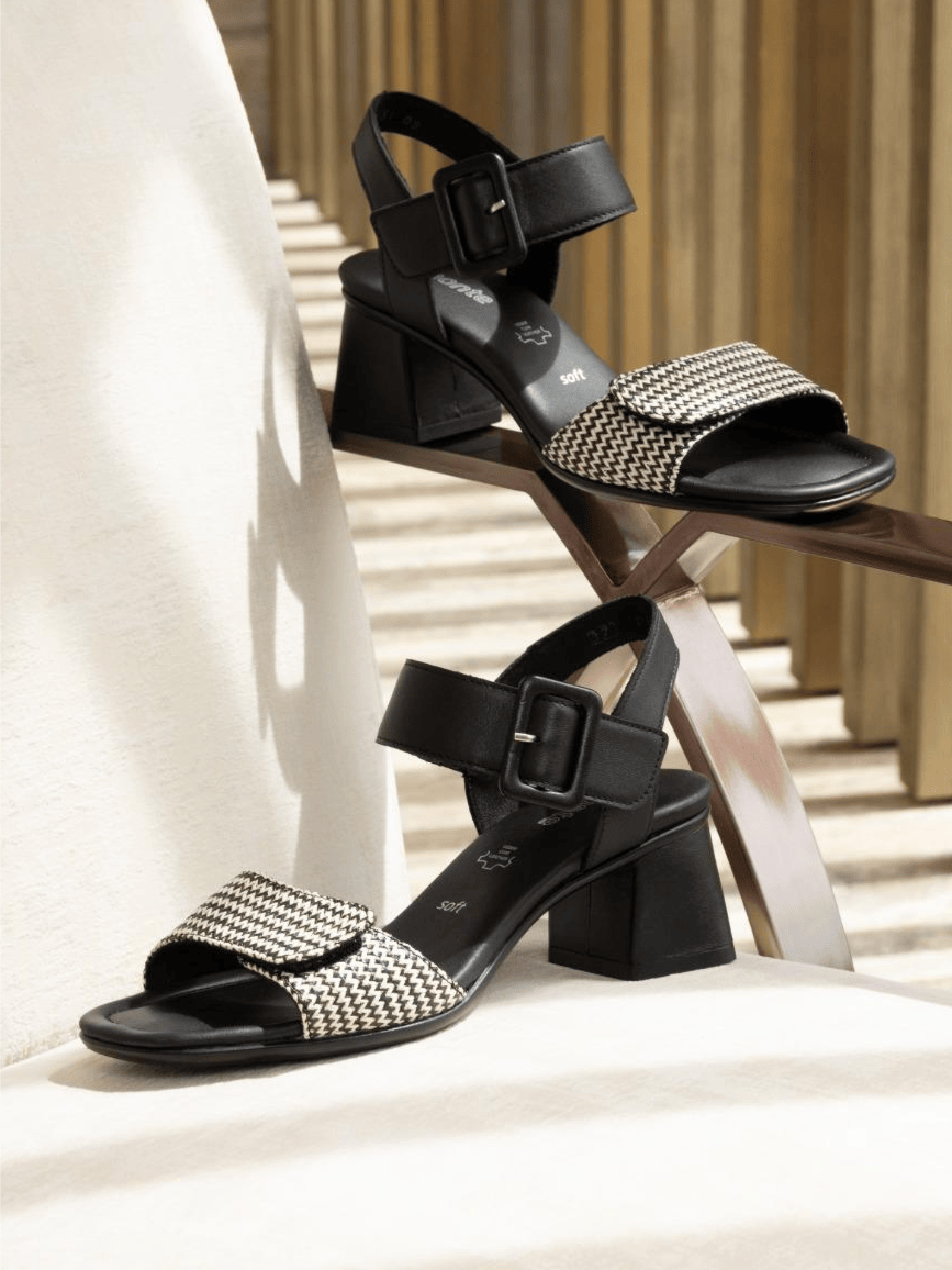 Les sandales d\'été d1k51-03 de remonte.