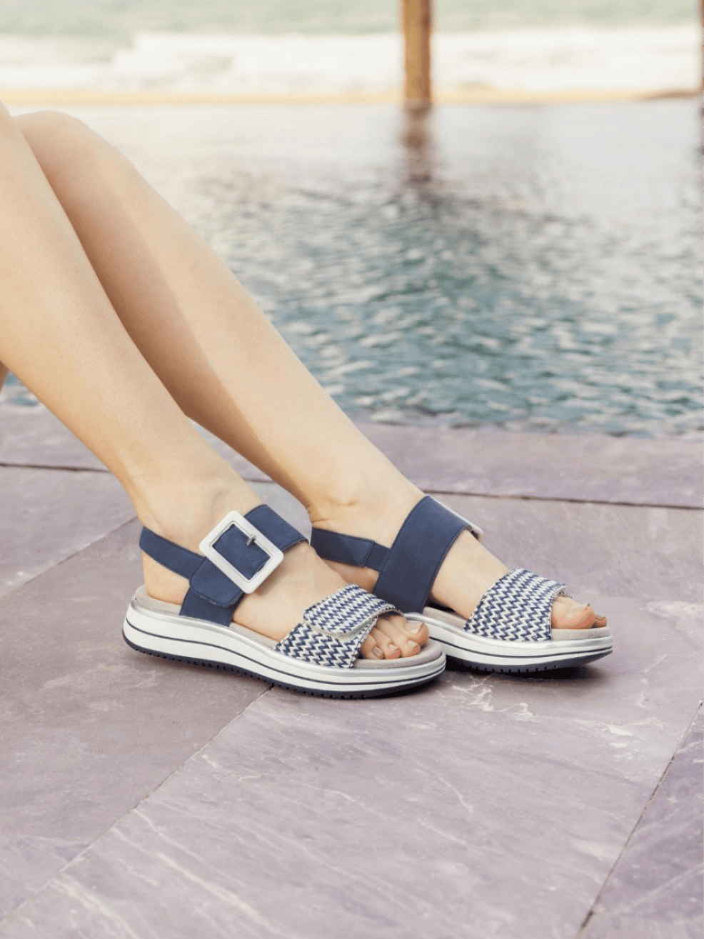 Remonte Sommersandale D1J53-14 aus veganem Kunstleder.