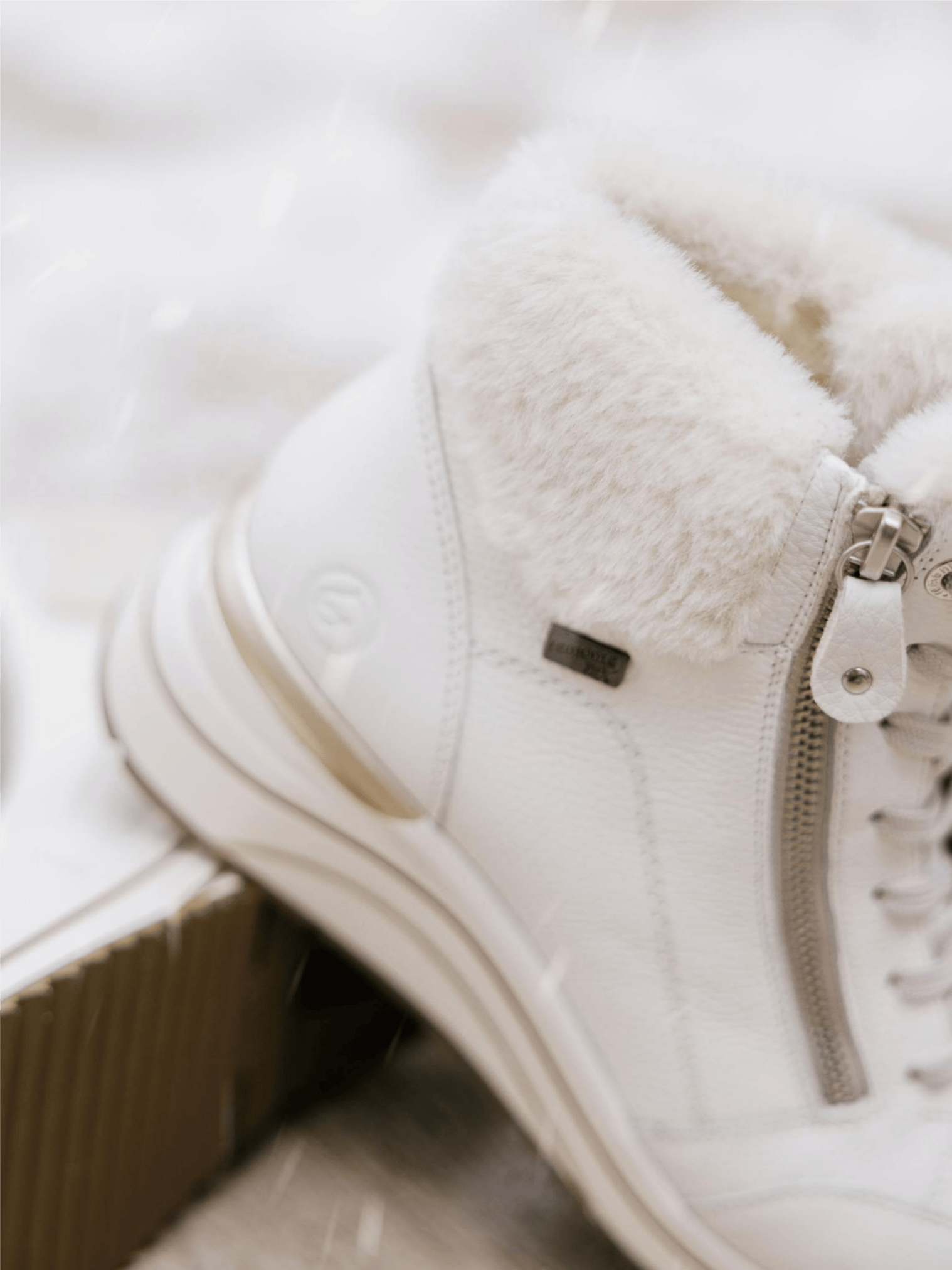 Damen Schnürstiefel d0t77-80 mit Fellbesatz.