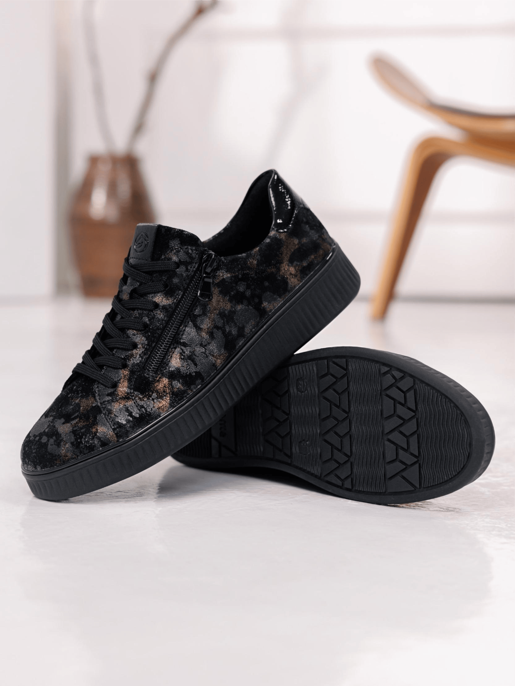 Damen Sneaker mit Leoprint d2e02-03 remonte.