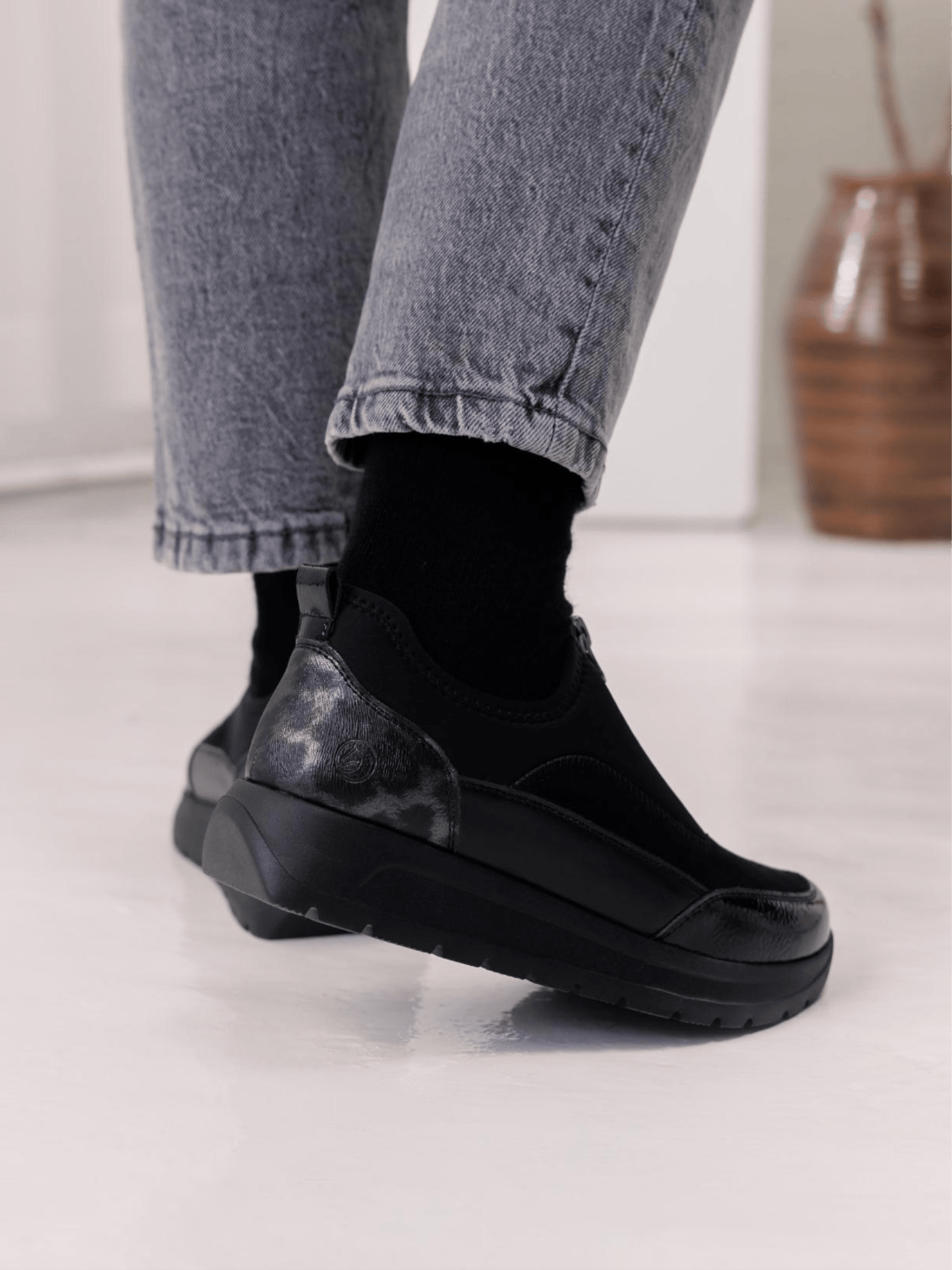 Damen Slipper d2v01-04 mit Animal Print von remonte.