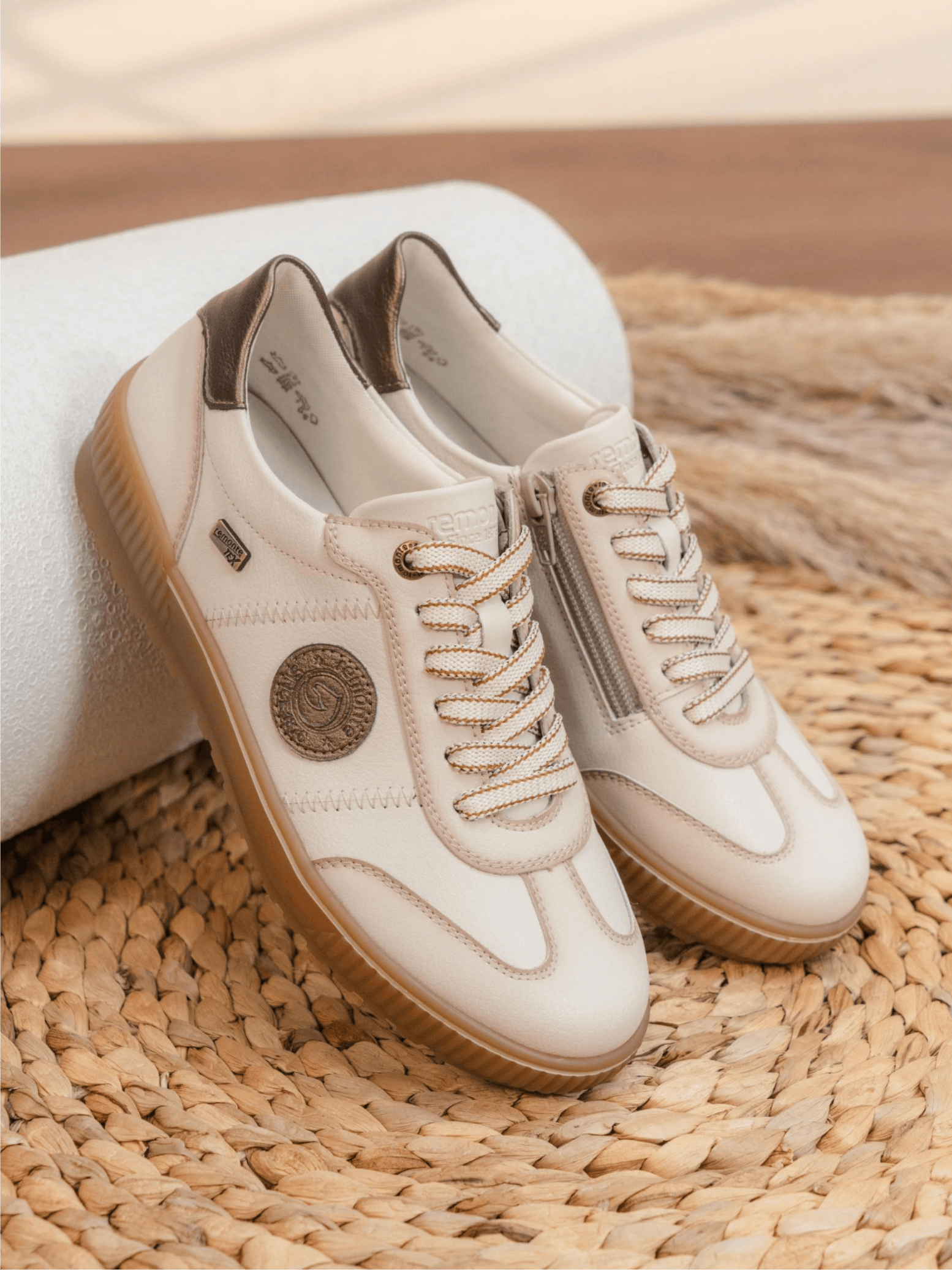 Weiße Leder Sneaker d0702-60 von remonte.