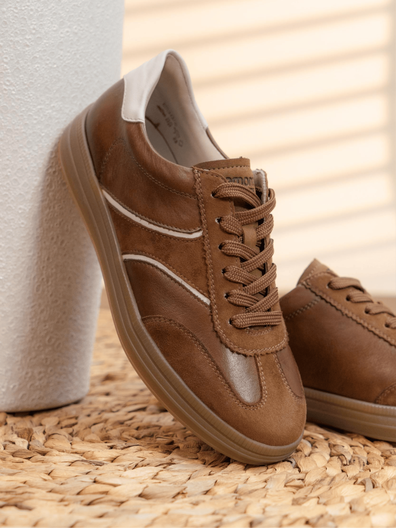 Remonte Sneaker d2c05-24 in cognacfarben.