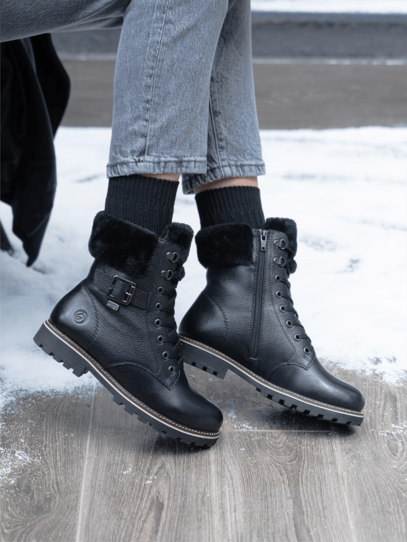 Winterlicher Schnürstiefel d8481-00 für Damen.